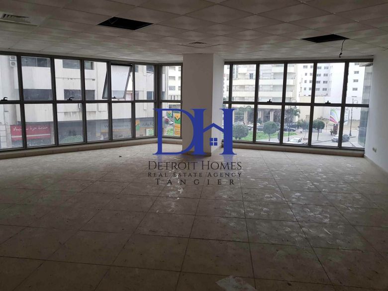 Bureau open space 58 m² — Nejma, Tanger