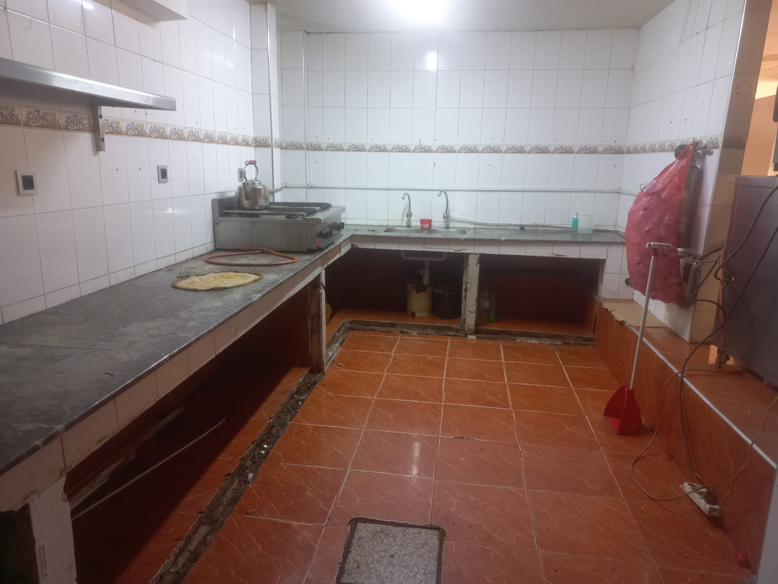 Local commercial 210 m² sur 2 niveaux — Centre-ville (Hôtel Chellah), Tanger