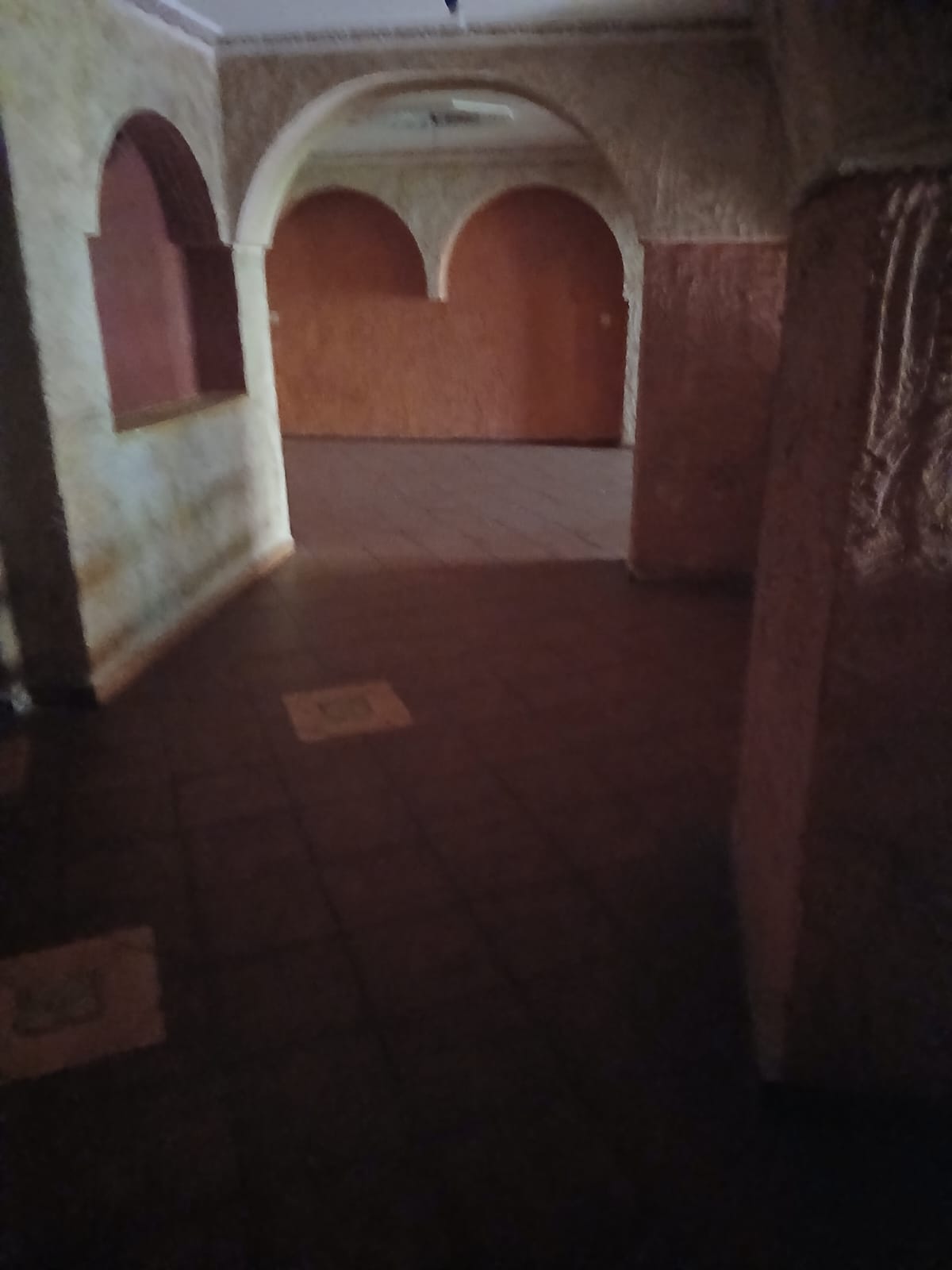 Local restaurant 550 m² sur 2 niveaux avec terrasse — Tanger