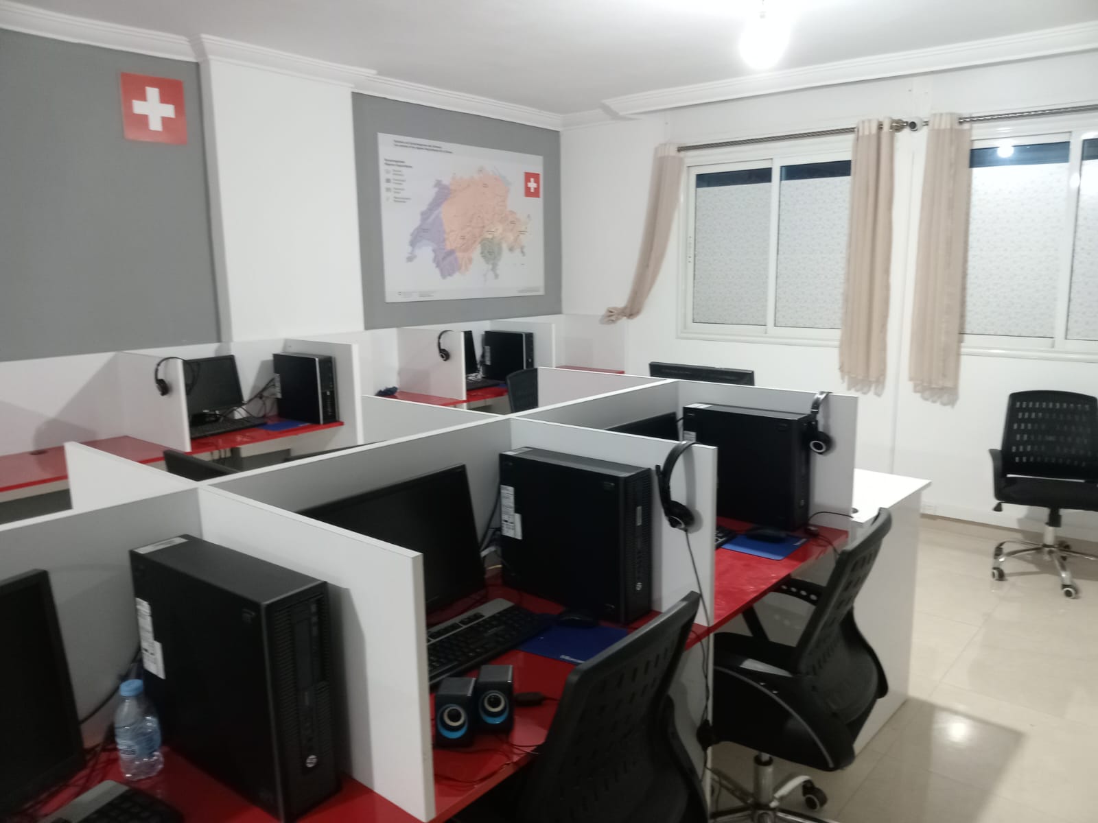 Bureau équipé centre d'appel 120 m² — 44 postes — Tanger